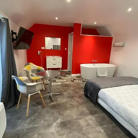 Aux Charmes 2 Bed & Breakfast Isques